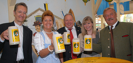 Kabarettist Holger Paetz, Münchens Tourismuschefin Dr. Gabriele Weißhäupl, Stadtrat Helmut Schmidt (SPD), Stadträtin Gabriele Neff (FDP), Stadtrat Helmut Pfundstein (CSU) (Foto: Ingrid Grossmann)